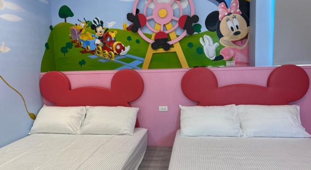 Коттедж с 5 комнатами Fun Holiday Family Hostel
