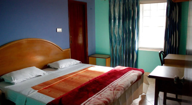 Jaipur Inn, Забронировать Отель Ришикеш штат Уттаракханд, рядом с Мост Рам-джула