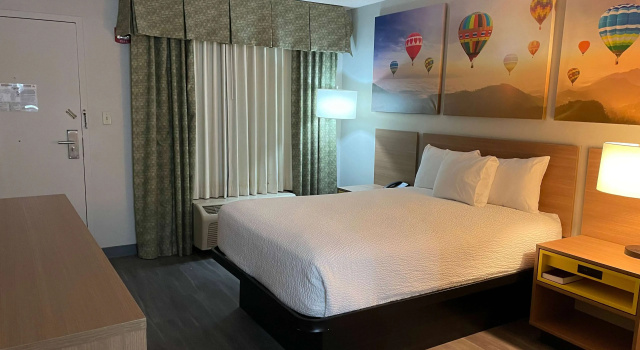 Days Inn & Suites by Wyndham Albuquerque North