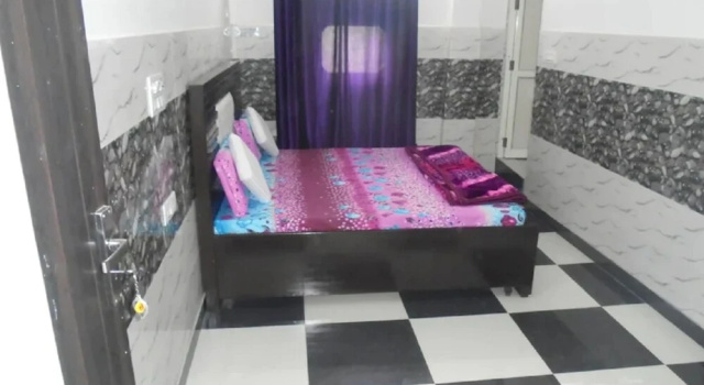Labh Mahal Meerut by Goroomgo, Забронировать Отель Отели штата Уттар-Прадеша с парковкой, Парковка