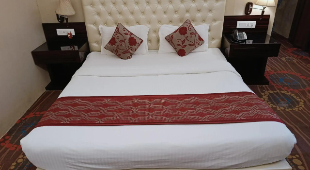 Hotel D'corbiz, Забронировать Отель Лакхнау штат Уттар-Прадеш, рядом с Wave Mall Lucknow