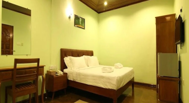 Inn Hundred Moon