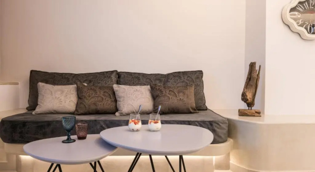 Полулюкс с балконом Marvarit Suites