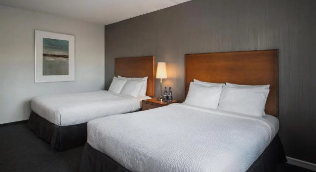 Четырёхместный номер Standard Norwood Hotel