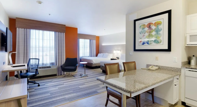 Четырёхместный люкс Holiday Inn Express Lexington by IHG