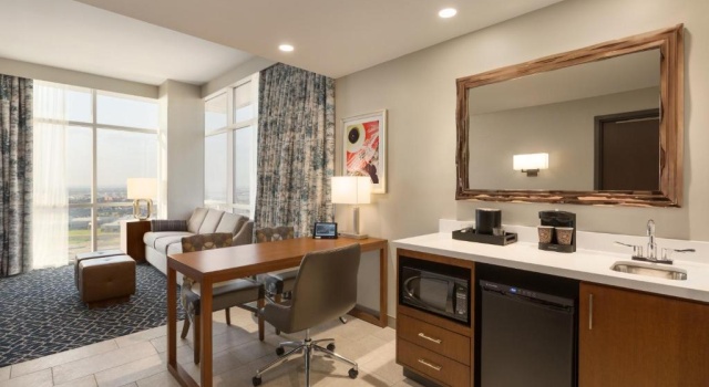 Люкс Embassy Suites by Hilton Denton Convention Center