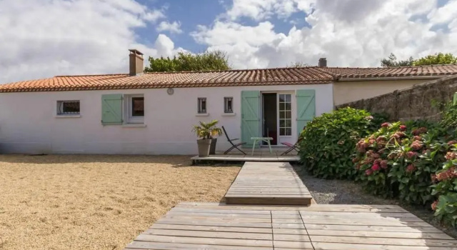 Ferme rénovée avec jardin clos, proche plages, Pornic et Nantes - vélos, terrain de pétanque, équipements bébé - FR-1-306-825, Забронировать Отель Сен-Бревен-ле-Пен 