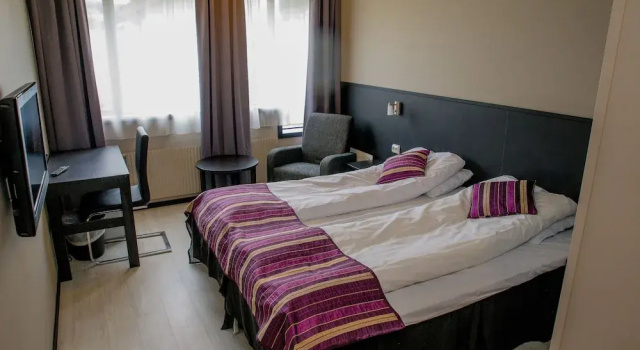 Systra Hotel Apartments Sjøholt, Забронировать Отель Шёхолт Стурфьорд