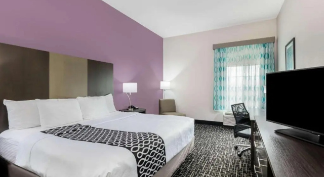 Номер Standard Comfort Inn & Suites