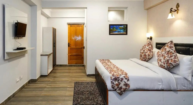 Трёхместный номер Deluxe Click Sunburry Hotel Srinagar