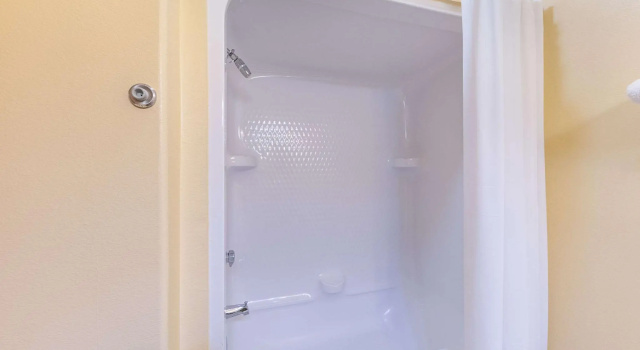 Двухместный люкс Econo Lodge Inn & Suites Bridgeport