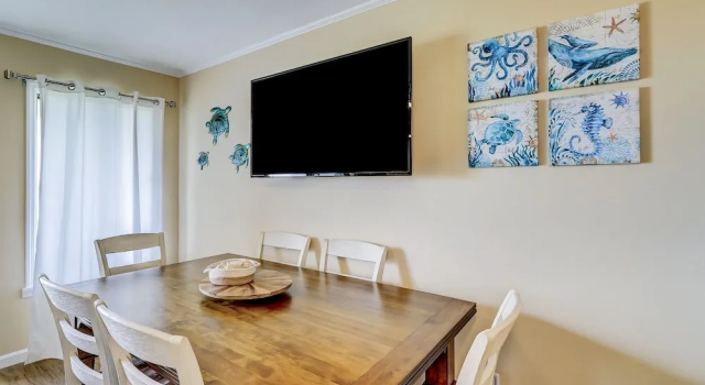 New Listing! Updated Condo - 25 Yards To Beach Condo, Забронировать Апартаменты/квартира Отели Lowcountry с бассейном, Бассейн