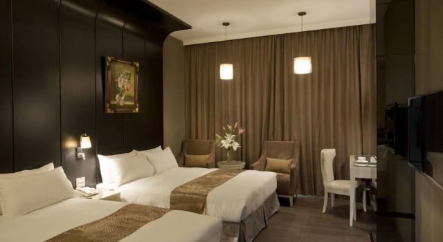 Четырёхместный семейный номер Standard с балконом и с видом на озеро Renyi Lake Hotel