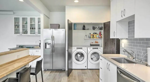 Апартаменты Scenic Depoe Bay Townhome w/ Deck < 1 Mi to Parks!