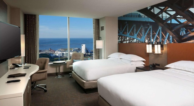 Четырёхместный номер Standard Hilton Cleveland Downtown