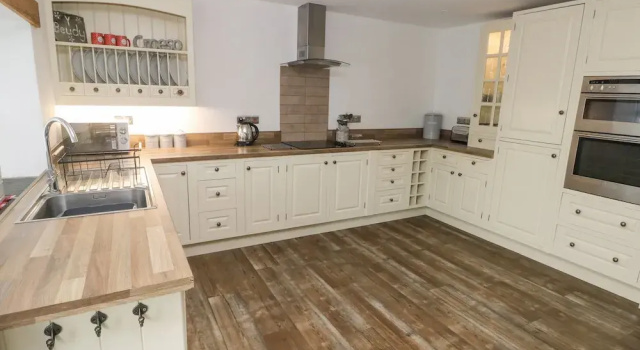 Y Beudy, Book Vacation Home Eglwyswrw Pembrokeshire