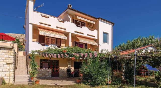 Amazing Home in Dinjiska With Wifi and 1 Bedrooms, Забронировать Отель Отели Пага 3 звезды, 3*
