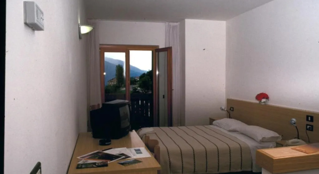 Hotel Cristina, Забронировать Отель Отели Alto Garda e Ledro с парковкой, Парковка