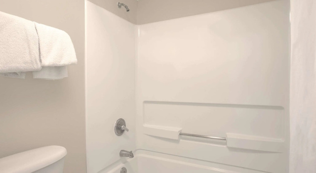 Четырёхместный номер Standard Knights Inn Antioch