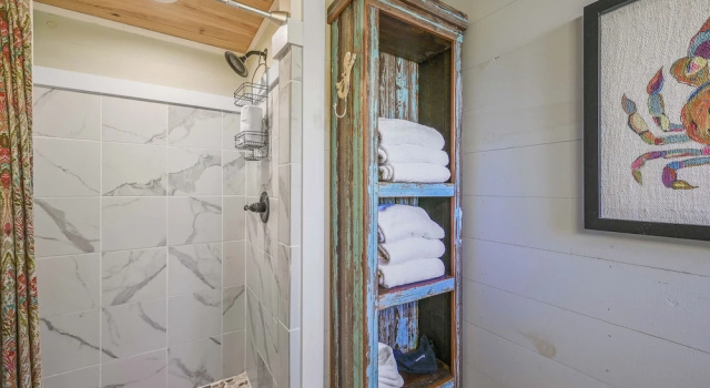 Коттедж Dog Friendly + Private Pool; 0.1 Miles to the Beach!
