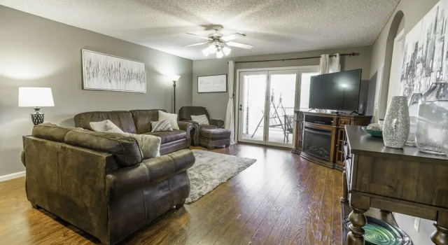 Foothills C-13 2 Bedroom Condo, Забронировать Отель Отели Брэнсон с парковкой, рядом с Торговый центр Branson 76 Mall, Парковка