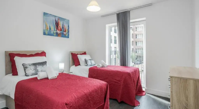 Beautiful 3-bed Apartment in Romford, 预订 公寓 罗姆福特 伦敦及其周边地区
