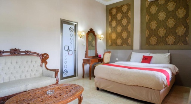 RedDoorz Plus near Haluoleo University, Book Hotel Kendari South East Sulawesi