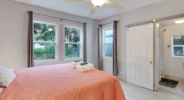 New Listing! Boogie Down: Chic Beach Getaway 2 Bedroom Duplex, Забронировать Дом для отпуска Фоли-Бич Lowcountry