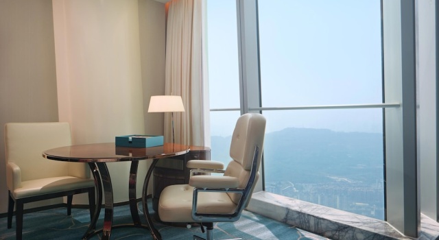 Четырёхместный номер Standard с видом на горы Na Lotus Hotel, a Luxury Collection Hotel, Nanning
