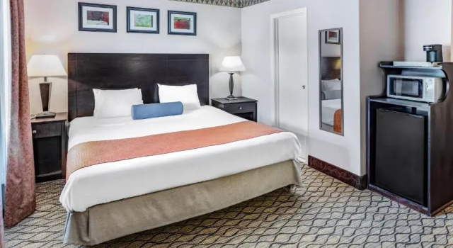 Номер Standard Howard Johnson by Wyndham Lenox