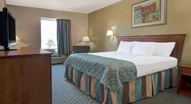 Люкс Days Inn by Wyndham Downtown St. Louis