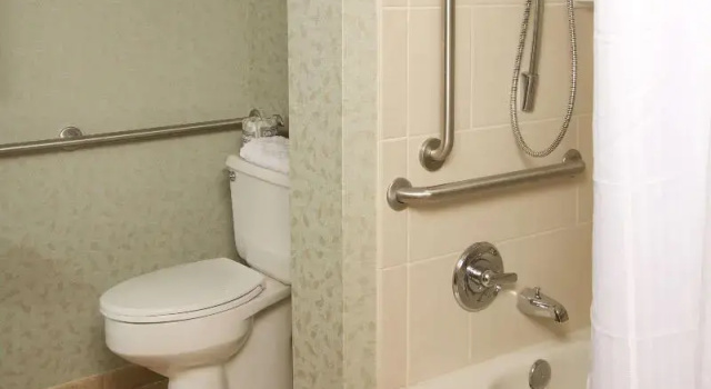 Двухместный полулюкс с балконом DoubleTree Suites by Hilton Raleigh-Durham