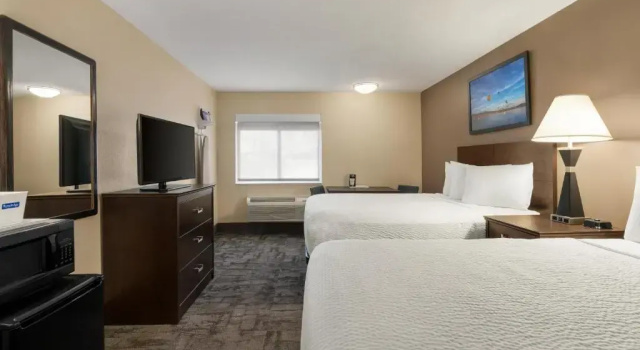 Четырёхместный номер Standard Travelodge by Wyndham Lake Havasu