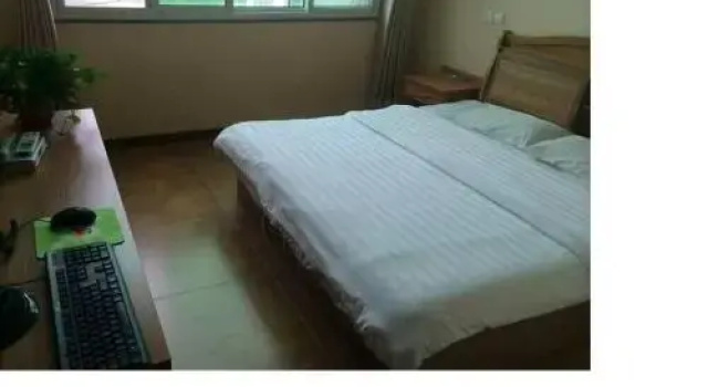 Shengyuan Express Hotel (Laishui Bus Station), Book Hotel Baoding hoteller med parkering, Parkering