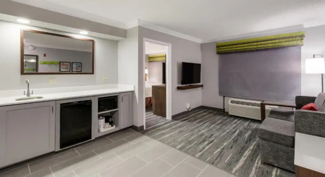Двухместный люкс Hampton Inn & Suites Chicago-Hoffman Estates