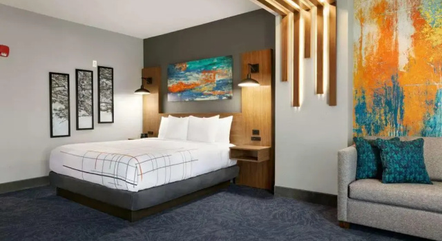Номер Business La Quinta Inn & Suites by Wyndham Louisville NE - Old Henry Rd