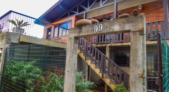 Residencial Gramado House 02, Забронировать Дом для отпуска Отели Флореста с парковкой, Парковка