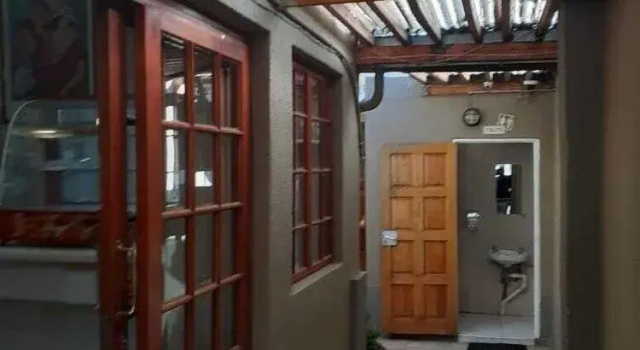 De Lambert Guesthouse, Забронировать Отель Отели Гаутенг с парковкой, Парковка