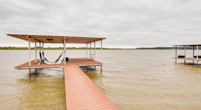 Lake Granbury Fishing Escape w/ Dock & Kayaks!, Забронировать Дом для отпуска Гранбери Dallas - Fort Worth Metropolitan Area