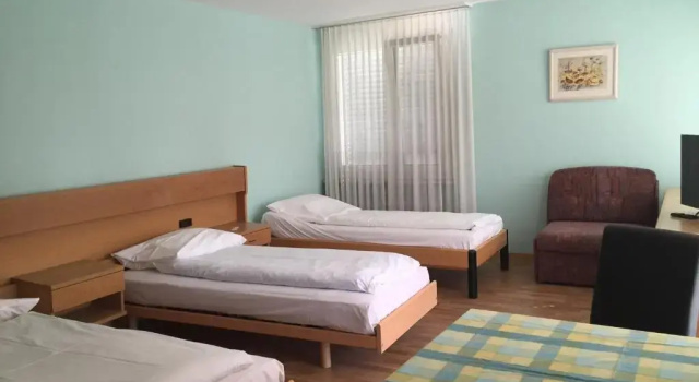 Hotel Restaurant Pizzeria Mare & Monti, Забронировать Отель Бассерсдорф Цюрих
