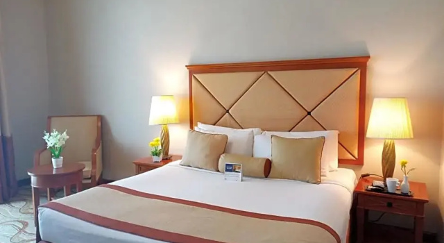 Номер Deluxe Al Diar Capital Hotel