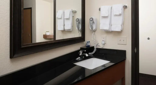 Двухместный номер Deluxe AmericInn by Wyndham Belle Fourche