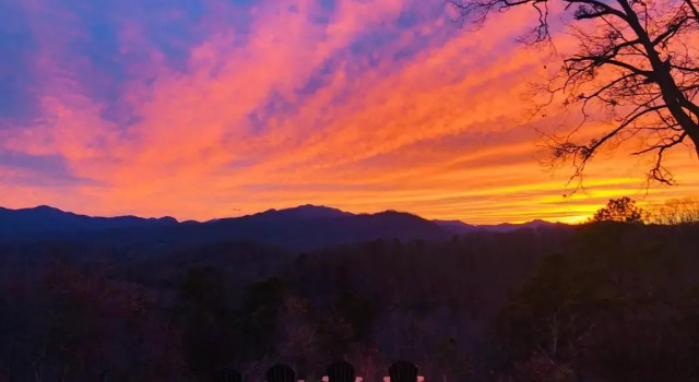 Mountain View Retreat, Забронировать Отель Отели Great Smoky Mountains National Park с парковкой, Парковка