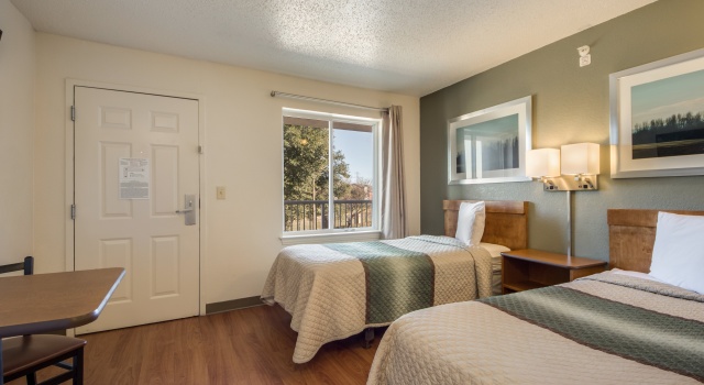HomeTowne Studios by Red Roof Dallas - Mesquite