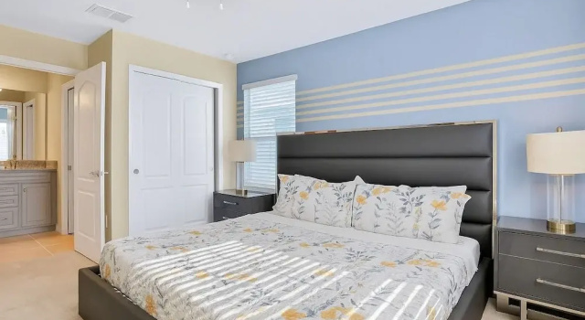 Styled Bedrooms in a Resort, Забронировать Курортный отель Курортные отели Orlando Metropolitan Area, Курортный отель