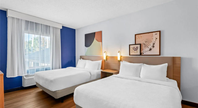 Четырёхместный люкс Spark by Hilton La Grange