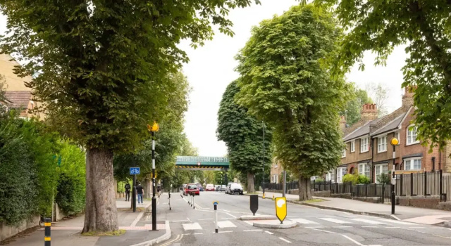 The Brockwell Park Escape - Bright 2BDR Flat with Parking, Забронировать Апартаменты/квартира Отели Лондона с парковкой, Парковка
