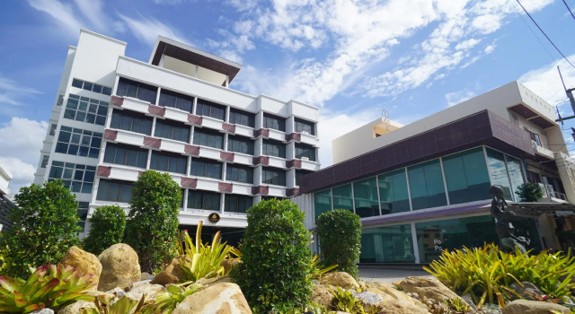 Кровать в общем номере The Singora Hotel