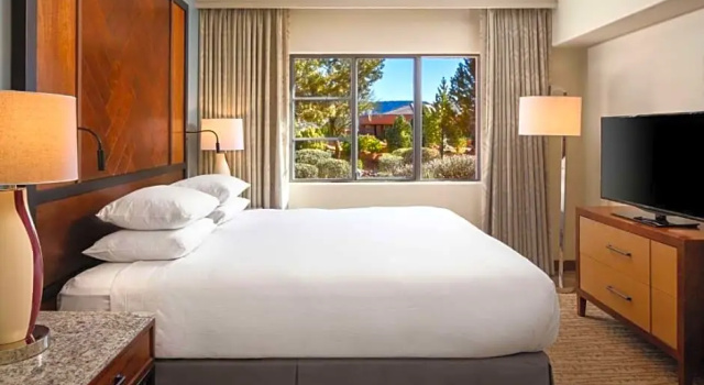 Номер Standard с балконом Hilton Sedona Resort at Bell Rock