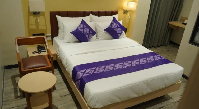 Номер Executive Purple Beds by VITS Dwarkesh, Surat